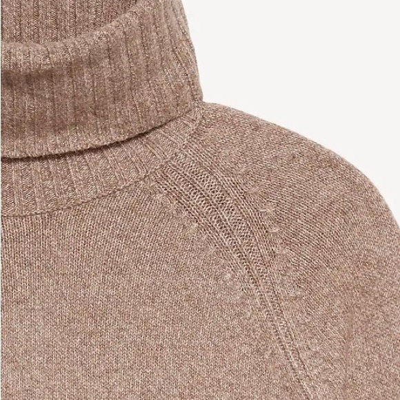 Old navy sosoft medium stretch Women's Tan Turtleneck Sweater medium - Picture 2 of 4